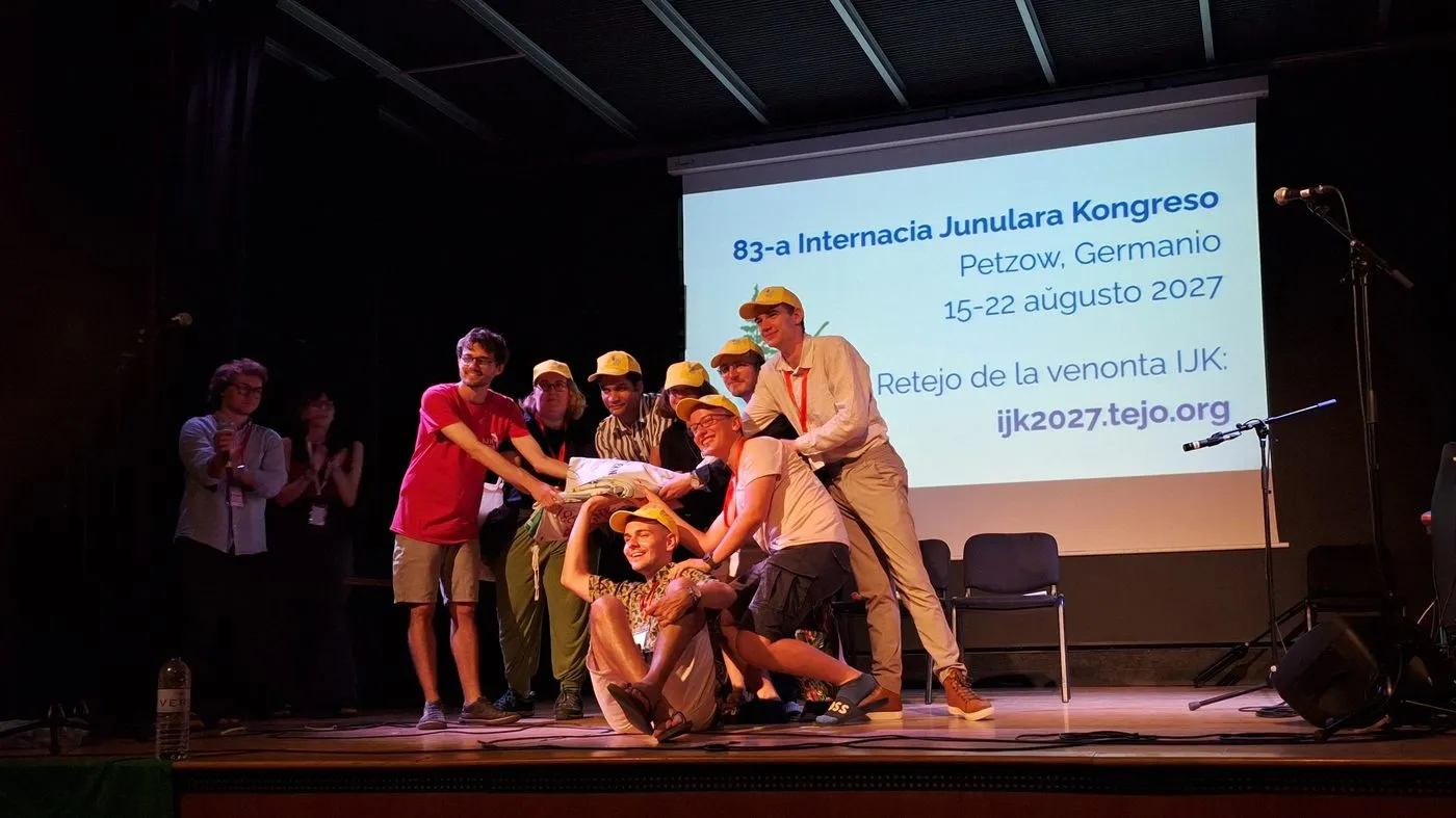 Übergabe der Kongressfahne an das deutsche Organisationsteam